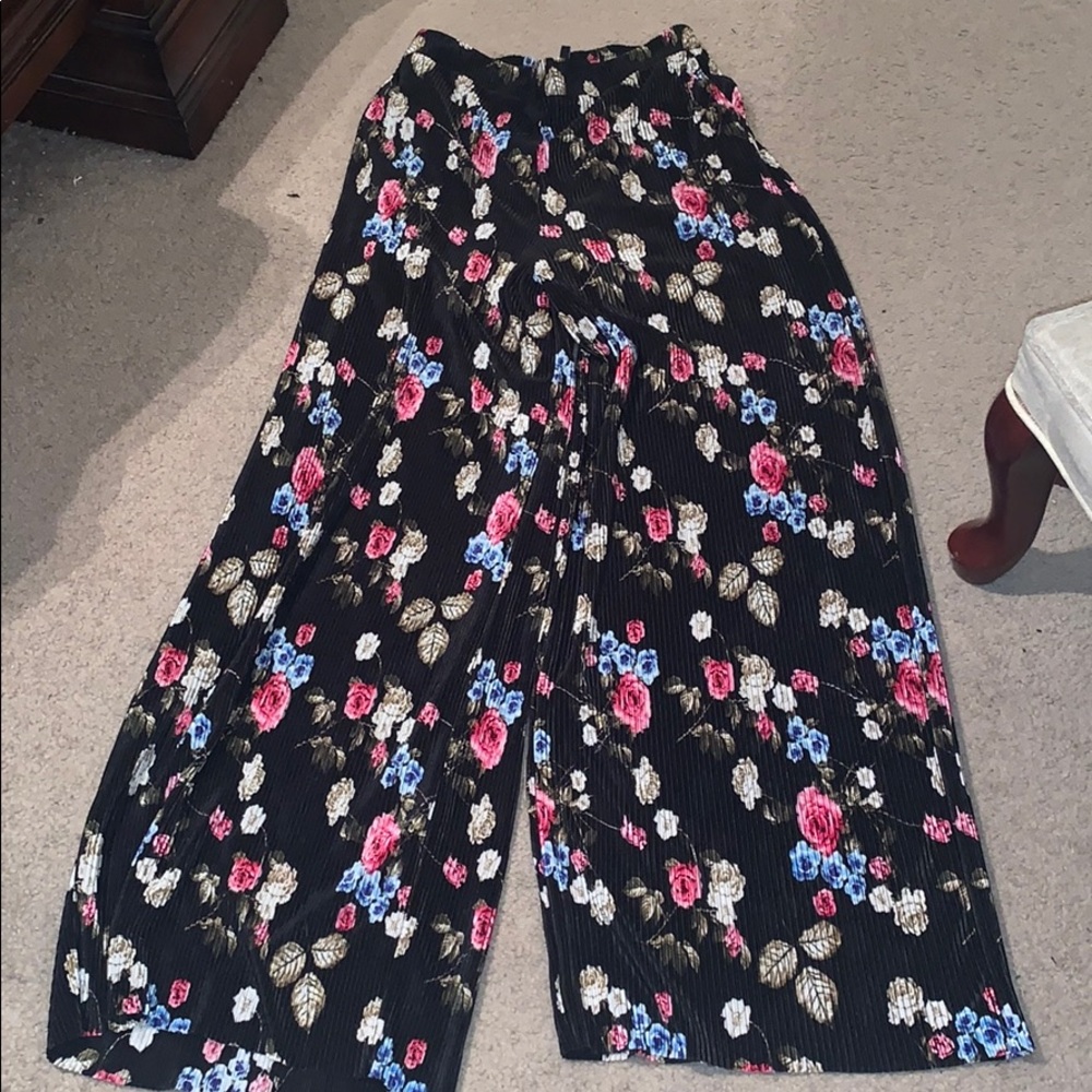 Wide leg accordion pleated pants
